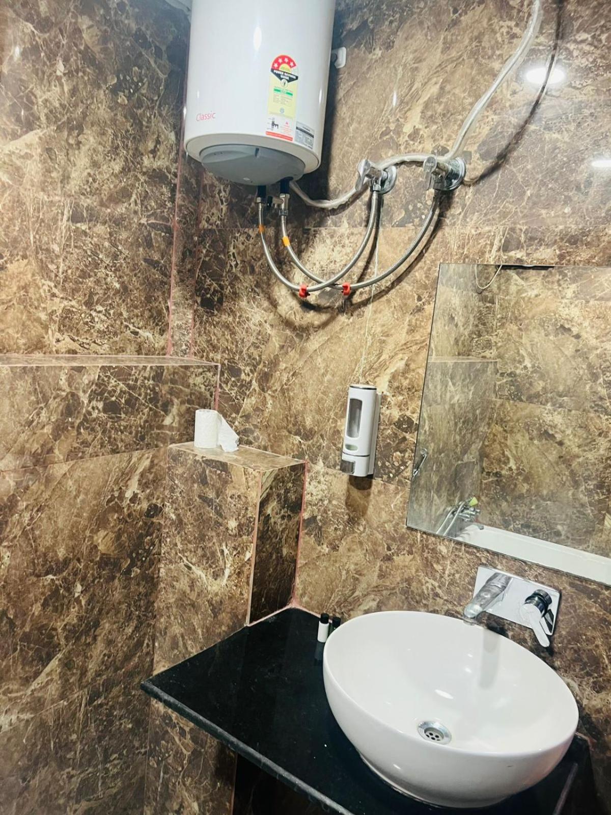 Hotel S V Grand 瓦拉纳西 外观 照片